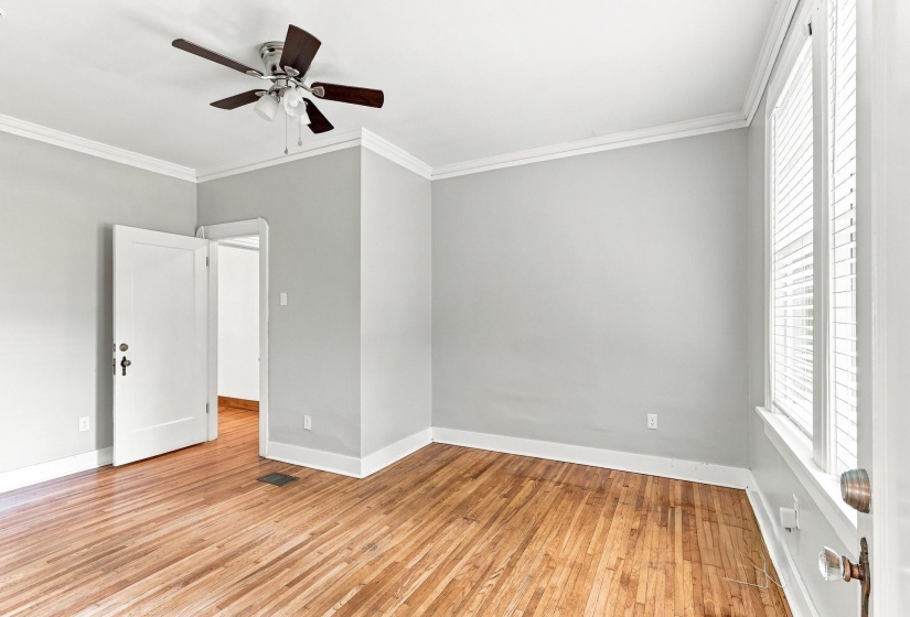 961 BARKSDALE ST, Memphis, Tennessee 38107, 3 Bedroom Bedrooms, 7 Room Rooms,2 BathroomBathrooms,Residential,For Sale,BARKSDALE,0,10229373