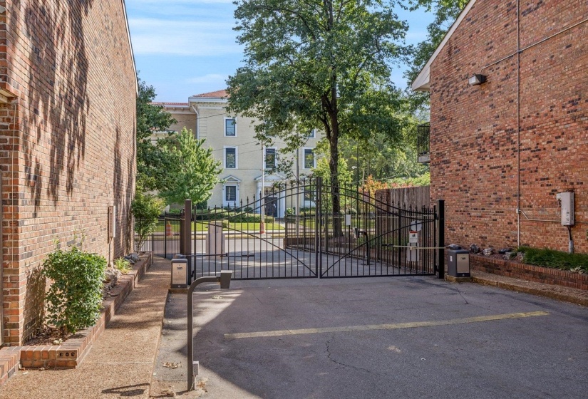 1685 REGENTS PARK DR, Memphis, Tennessee 38104, 2 Bedroom Bedrooms, 5 Room Rooms,1.1 BathroomBathrooms,Residential,For Sale,REGENTS PARK,0,10229377