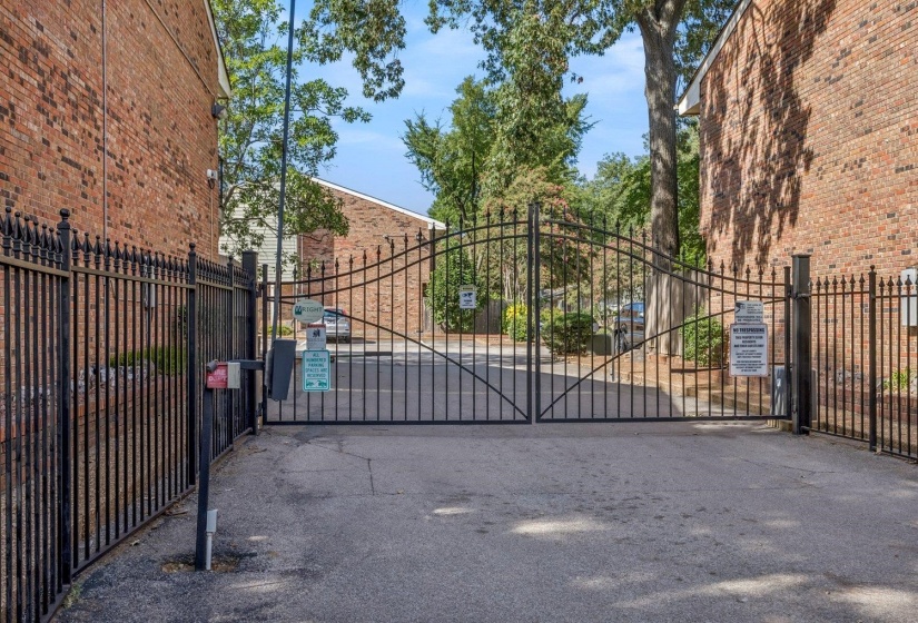 1685 REGENTS PARK DR, Memphis, Tennessee 38104, 2 Bedroom Bedrooms, 5 Room Rooms,1.1 BathroomBathrooms,Residential,For Sale,REGENTS PARK,0,10229377