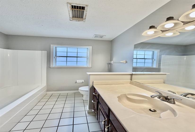 271 MEADOWLAND DR, Drummonds, Tennessee 38023, 6 Bedroom Bedrooms, 10 Room Rooms,3.1 BathroomBathrooms,Residential,For Sale,MEADOWLAND,0,10229383