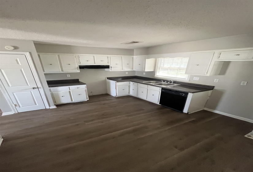 3305 BURGESS DR, Memphis, Tennessee 38118, 3 Bedroom Bedrooms, 5 Room Rooms,2 BathroomBathrooms,Residential,For Sale,BURGESS,0,10229385