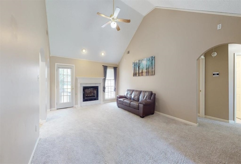 195 CROSS POINT DR, Collierville, Tennessee 38017, 4 Bedroom Bedrooms, 6 Room Rooms,2 BathroomBathrooms,Residential,For Sale,CROSS POINT,0,10229389
