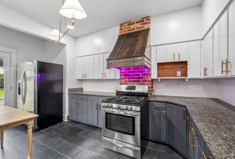 2095 WASHINGTON AVE, Memphis, Tennessee 38104, 2 Bedroom Bedrooms, 5 Room Rooms,1 BathroomBathrooms,Rental Properties,For Sale,WASHINGTON,0,10229401