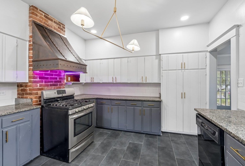 2095 WASHINGTON AVE, Memphis, Tennessee 38104, 2 Bedroom Bedrooms, 5 Room Rooms,1 BathroomBathrooms,Rental Properties,For Sale,WASHINGTON,0,10229401