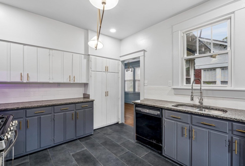 2095 WASHINGTON AVE, Memphis, Tennessee 38104, 2 Bedroom Bedrooms, 5 Room Rooms,1 BathroomBathrooms,Rental Properties,For Sale,WASHINGTON,0,10229401
