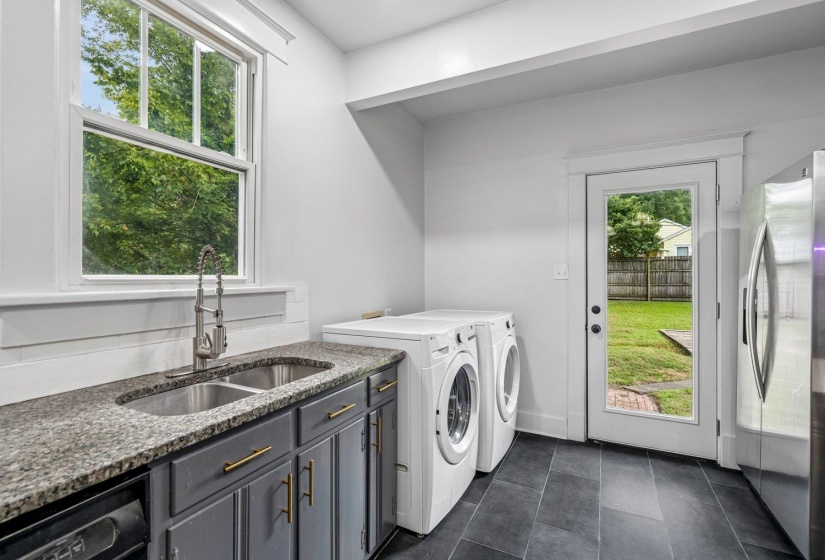 2095 WASHINGTON AVE, Memphis, Tennessee 38104, 2 Bedroom Bedrooms, 5 Room Rooms,1 BathroomBathrooms,Rental Properties,For Sale,WASHINGTON,0,10229401
