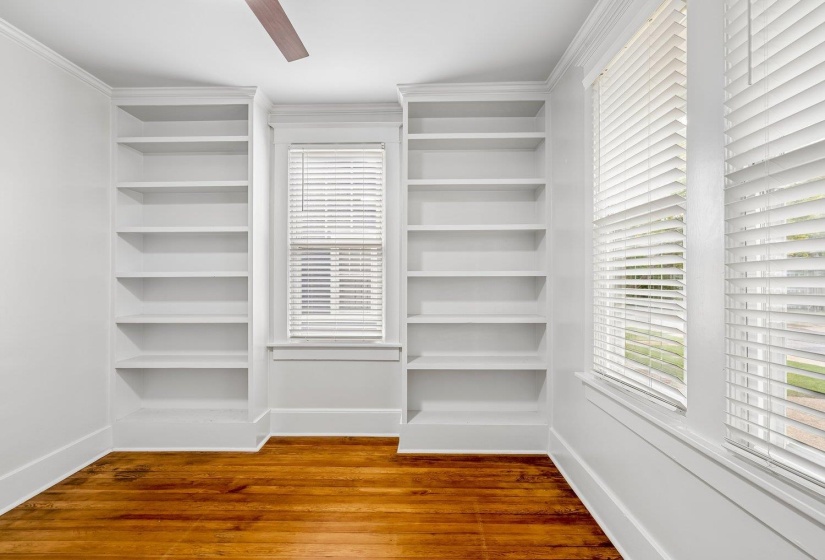 2095 WASHINGTON AVE, Memphis, Tennessee 38104, 2 Bedroom Bedrooms, 5 Room Rooms,1 BathroomBathrooms,Rental Properties,For Sale,WASHINGTON,0,10229401