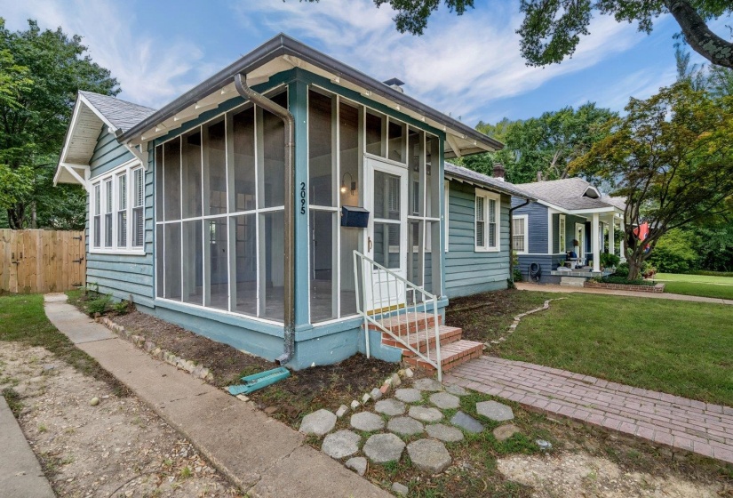 2095 WASHINGTON AVE, Memphis, Tennessee 38104, 2 Bedroom Bedrooms, 5 Room Rooms,1 BathroomBathrooms,Rental Properties,For Sale,WASHINGTON,0,10229401