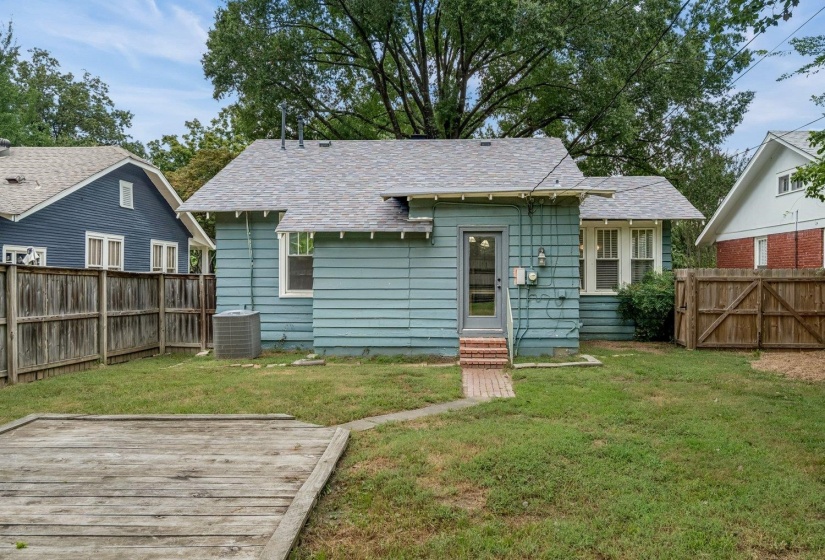 2095 WASHINGTON AVE, Memphis, Tennessee 38104, 2 Bedroom Bedrooms, 5 Room Rooms,1 BathroomBathrooms,Rental Properties,For Sale,WASHINGTON,0,10229401