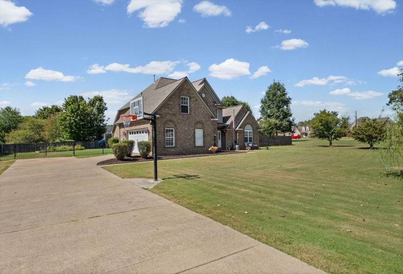 713 ELIZABETH DR, Atoka, Tennessee 38004, 5 Bedroom Bedrooms, 9 Room Rooms,3 BathroomBathrooms,Residential,For Sale,ELIZABETH,0,10229392