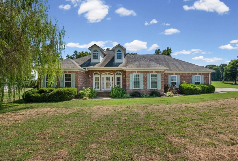 371 BRIERHEDGE RD, Covington, Tennessee 38019, 3 Bedroom Bedrooms, 8 Room Rooms,2.1 BathroomBathrooms,Residential,For Sale,BRIERHEDGE,0,10229393