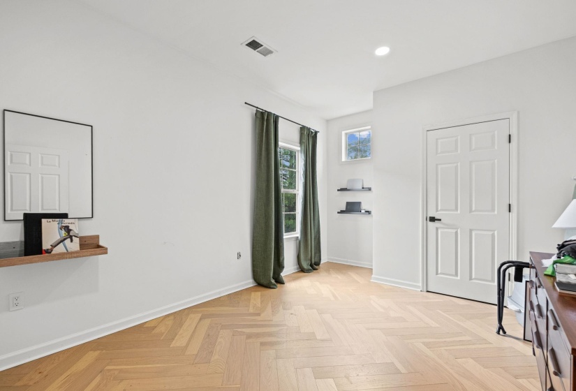127 CAROLINA AVE, Memphis, Tennessee 38103, 2 Bedroom Bedrooms, 5 Room Rooms,2.1 BathroomBathrooms,Residential,For Sale,CAROLINA,0,10229395
