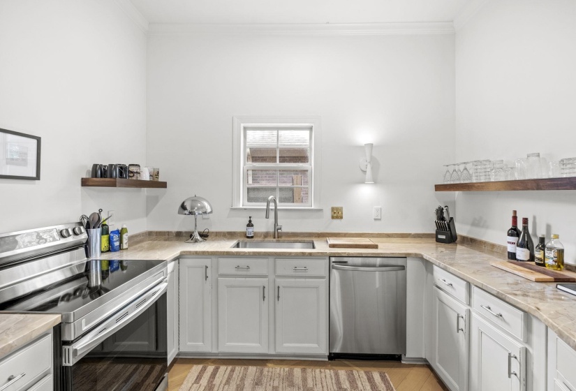 127 CAROLINA AVE, Memphis, Tennessee 38103, 2 Bedroom Bedrooms, 5 Room Rooms,2.1 BathroomBathrooms,Residential,For Sale,CAROLINA,0,10229395