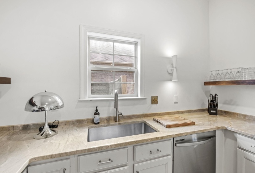 127 CAROLINA AVE, Memphis, Tennessee 38103, 2 Bedroom Bedrooms, 5 Room Rooms,2.1 BathroomBathrooms,Residential,For Sale,CAROLINA,0,10229395