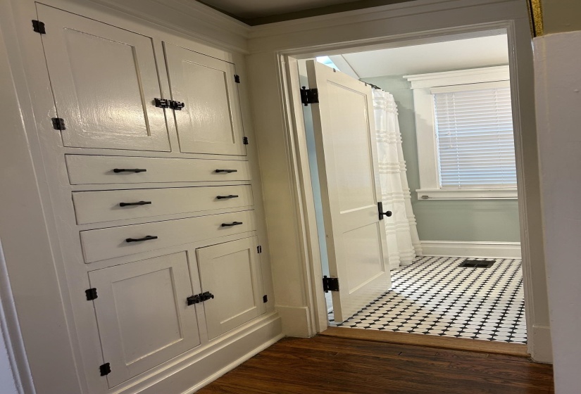 449 GARLAND ST, Memphis, Tennessee 38104, 4 Bedroom Bedrooms, 10 Room Rooms,2 BathroomBathrooms,Residential,For Sale,GARLAND,0,10229400