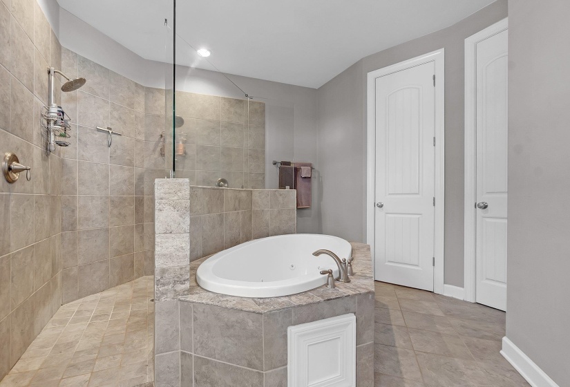 2183 COLERIDGE DR, Cordova, Tennessee 38016, 4 Bedroom Bedrooms, 7 Room Rooms,3 BathroomBathrooms,Residential,For Sale,COLERIDGE,0,10229404