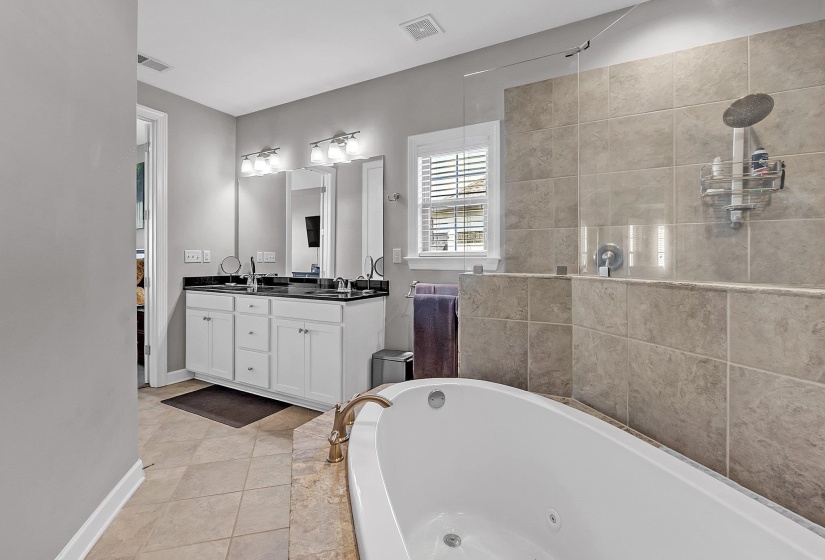 2183 COLERIDGE DR, Cordova, Tennessee 38016, 4 Bedroom Bedrooms, 7 Room Rooms,3 BathroomBathrooms,Residential,For Sale,COLERIDGE,0,10229404