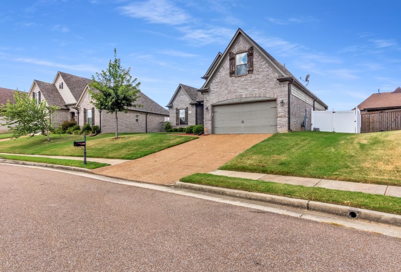 2183 COLERIDGE DR, Cordova, Tennessee 38016, 4 Bedroom Bedrooms, 7 Room Rooms,3 BathroomBathrooms,Residential,For Sale,COLERIDGE,0,10229404