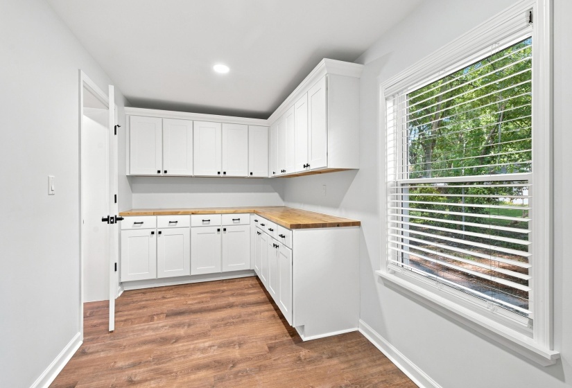 232 PERKINS RD, Memphis, Tennessee 38117, 3 Bedroom Bedrooms, 7 Room Rooms,2 BathroomBathrooms,Residential,For Sale,PERKINS,0,10229409