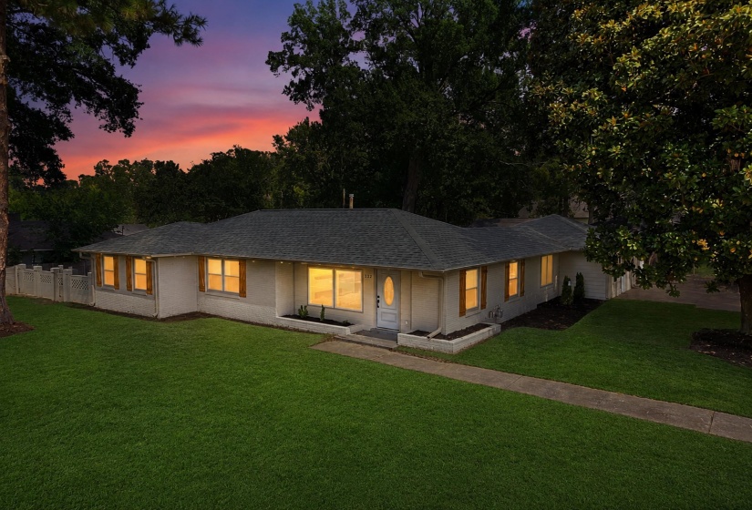232 PERKINS RD, Memphis, Tennessee 38117, 3 Bedroom Bedrooms, 7 Room Rooms,2 BathroomBathrooms,Residential,For Sale,PERKINS,0,10229409