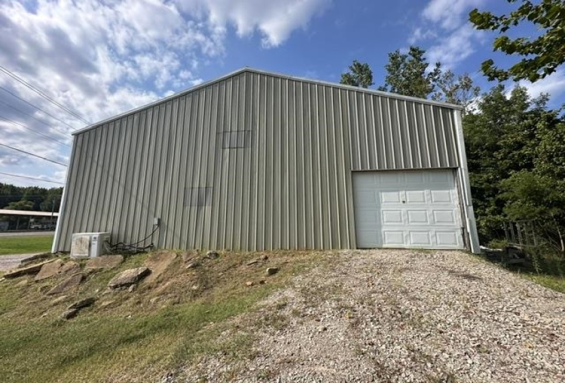 1058 MULBERRY AVE, Selmer, Tennessee 38375, 0 , 0 ,0,Commercial/industrial,For Sale,MULBERRY,0,10229460