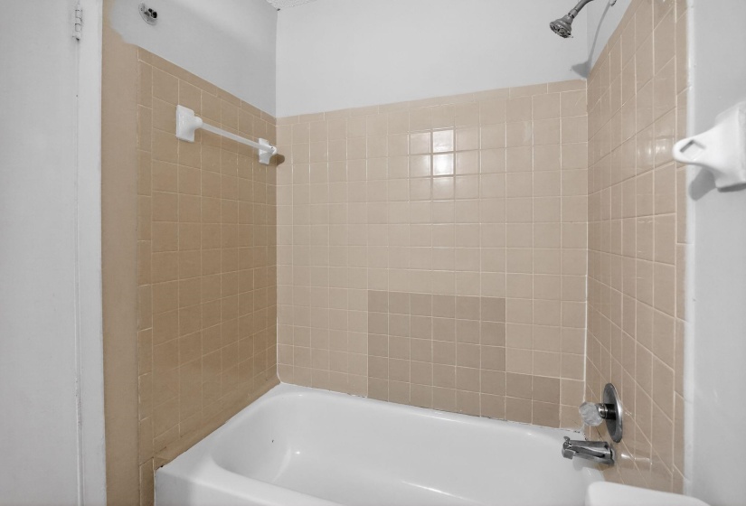 3843 ALEX CV, Memphis, Tennessee 38128, 3 Bedroom Bedrooms, 3 Room Rooms,2 BathroomBathrooms,Residential,For Sale,ALEX,0,10221033