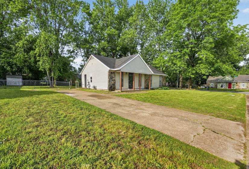 3843 ALEX CV, Memphis, Tennessee 38128, 3 Bedroom Bedrooms, 3 Room Rooms,2 BathroomBathrooms,Residential,For Sale,ALEX,0,10221033