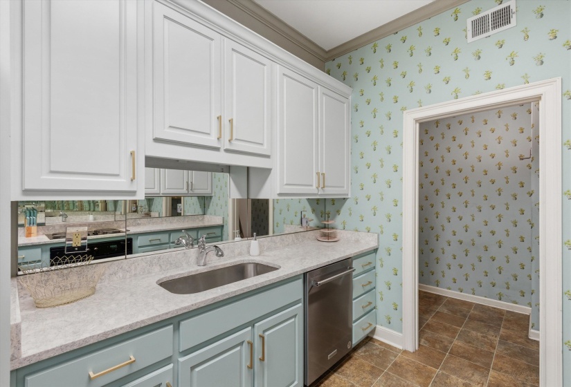 1000 MURRAY HILL LN, Memphis, Tennessee 38120, 2 Bedroom Bedrooms, 5 Room Rooms,2.1 BathroomBathrooms,Residential,For Sale,MURRAY HILL,0,10229420