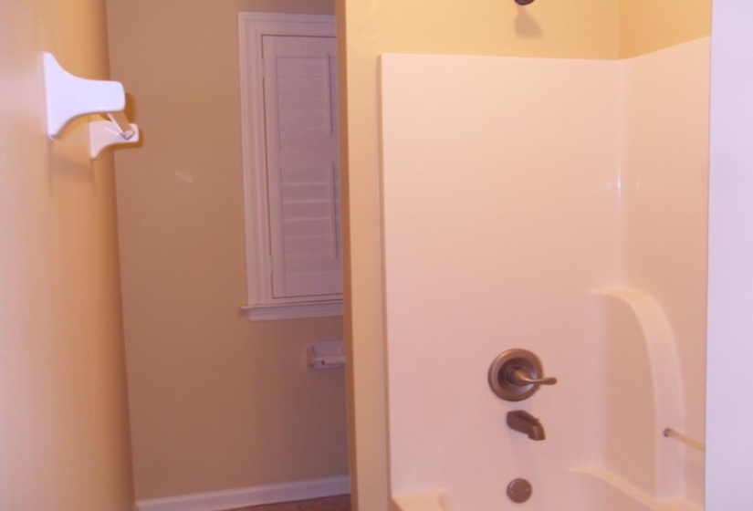 1172 HARBOR RIVER DR, Memphis, Tennessee 38103, 3 Bedroom Bedrooms, 7 Room Rooms,2.1 BathroomBathrooms,Residential,For Sale,HARBOR RIVER,0,10229423