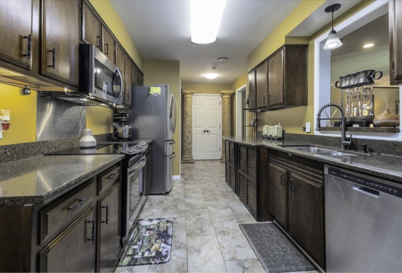 5044 WHITEWATER CV, Memphis, Tennessee 38117, 3 Bedroom Bedrooms, 7 Room Rooms,1.1 BathroomBathrooms,Residential,For Sale,WHITEWATER,0,10229424