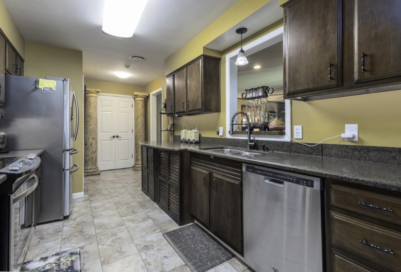 5044 WHITEWATER CV, Memphis, Tennessee 38117, 3 Bedroom Bedrooms, 7 Room Rooms,1.1 BathroomBathrooms,Residential,For Sale,WHITEWATER,0,10229424