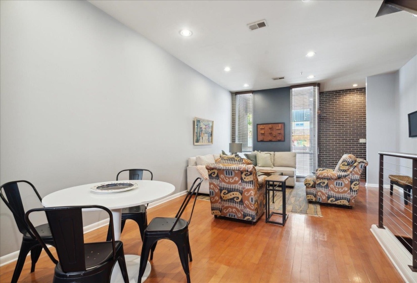 449 MONROE AVE, Memphis, Tennessee 38103, 2 Bedroom Bedrooms, 5 Room Rooms,2.1 BathroomBathrooms,Residential,For Sale,MONROE,0,10229426