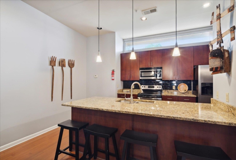 449 MONROE AVE, Memphis, Tennessee 38103, 2 Bedroom Bedrooms, 5 Room Rooms,2.1 BathroomBathrooms,Residential,For Sale,MONROE,0,10229426