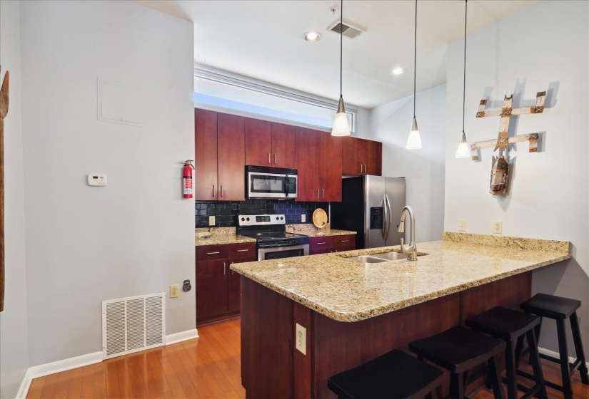 449 MONROE AVE, Memphis, Tennessee 38103, 2 Bedroom Bedrooms, 5 Room Rooms,2.1 BathroomBathrooms,Residential,For Sale,MONROE,0,10229426