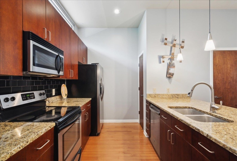 449 MONROE AVE, Memphis, Tennessee 38103, 2 Bedroom Bedrooms, 5 Room Rooms,2.1 BathroomBathrooms,Residential,For Sale,MONROE,0,10229426