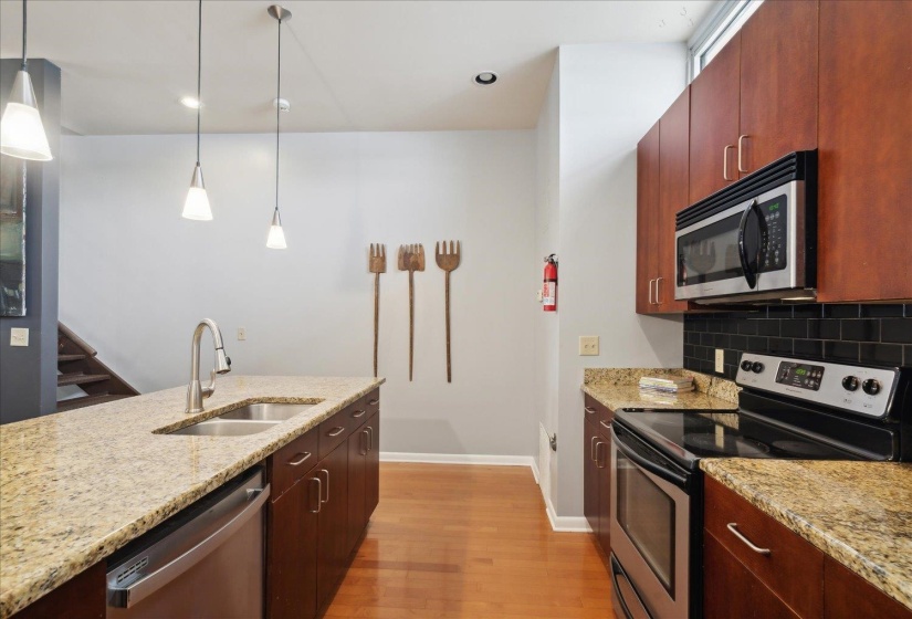 449 MONROE AVE, Memphis, Tennessee 38103, 2 Bedroom Bedrooms, 5 Room Rooms,2.1 BathroomBathrooms,Residential,For Sale,MONROE,0,10229426