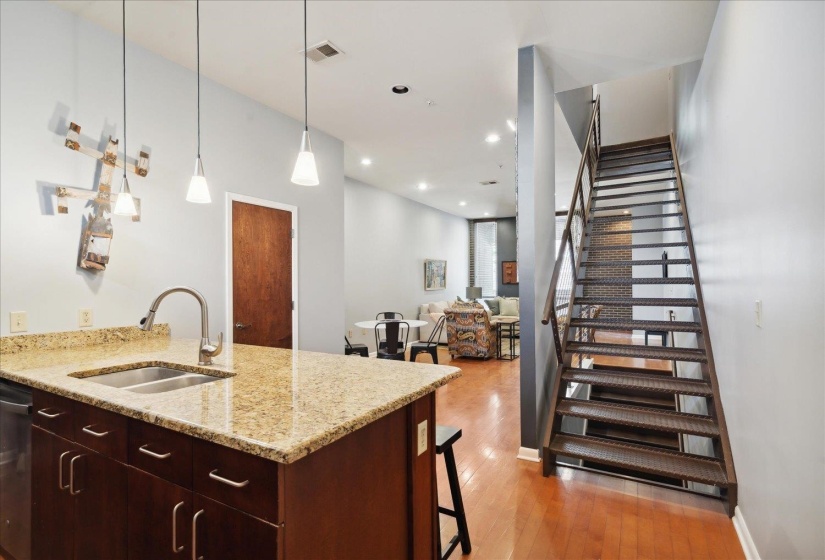 449 MONROE AVE, Memphis, Tennessee 38103, 2 Bedroom Bedrooms, 5 Room Rooms,2.1 BathroomBathrooms,Residential,For Sale,MONROE,0,10229426