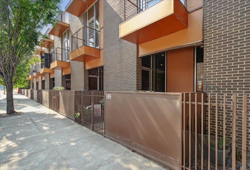 449 MONROE AVE, Memphis, Tennessee 38103, 2 Bedroom Bedrooms, 5 Room Rooms,2.1 BathroomBathrooms,Residential,For Sale,MONROE,0,10229426