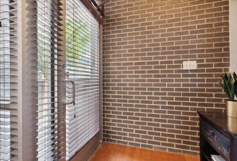 449 MONROE AVE, Memphis, Tennessee 38103, 2 Bedroom Bedrooms, 5 Room Rooms,2.1 BathroomBathrooms,Residential,For Sale,MONROE,0,10229426