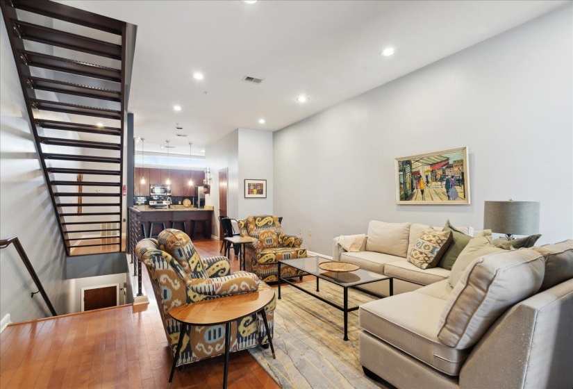449 MONROE AVE, Memphis, Tennessee 38103, 2 Bedroom Bedrooms, 5 Room Rooms,2.1 BathroomBathrooms,Residential,For Sale,MONROE,0,10229426