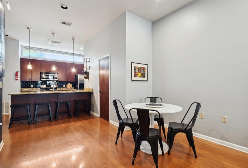449 MONROE AVE, Memphis, Tennessee 38103, 2 Bedroom Bedrooms, 5 Room Rooms,2.1 BathroomBathrooms,Residential,For Sale,MONROE,0,10229426