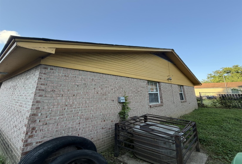2139 SHANNON AVE, Memphis, Tennessee 38108, 3 Bedroom Bedrooms, 4 Room Rooms,2 BathroomBathrooms,Residential,For Sale,SHANNON,0,10229435