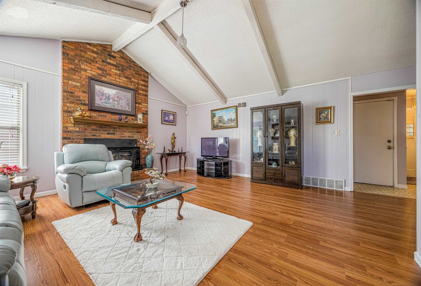 3968 WANDERING DR, Memphis, Tennessee 38115, 3 Bedroom Bedrooms, 6 Room Rooms,2 BathroomBathrooms,Residential,For Sale,WANDERING,0,10229452