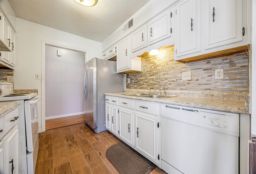 3968 WANDERING DR, Memphis, Tennessee 38115, 3 Bedroom Bedrooms, 6 Room Rooms,2 BathroomBathrooms,Residential,For Sale,WANDERING,0,10229452
