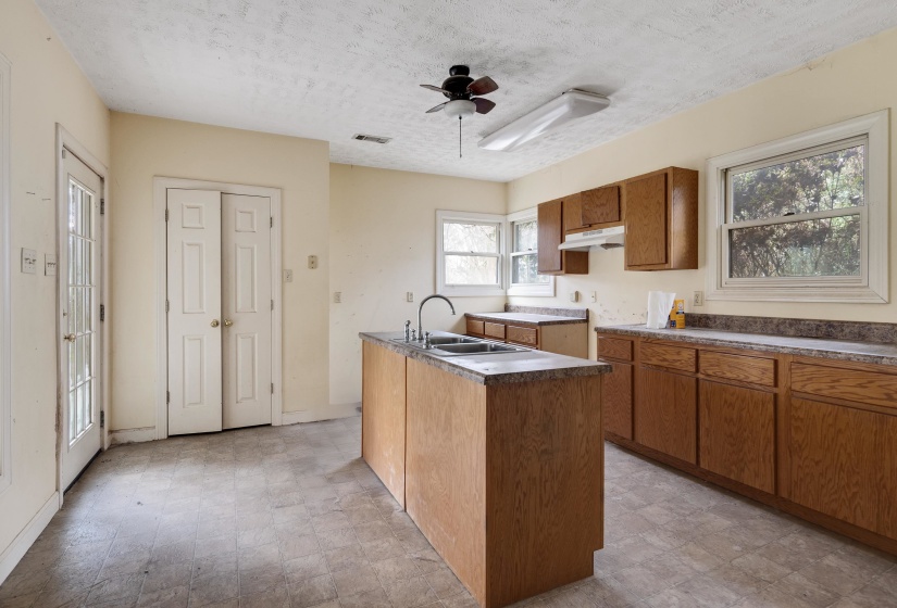 15680 US 64 HWY, Somerville, Tennessee 38068, 4 Bedroom Bedrooms, 10 Room Rooms,2.2 BathroomBathrooms,Residential,For Sale,US 64,0,10229453
