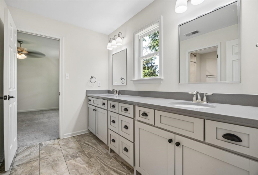 8970 FARMOOR RD, Germantown, Tennessee 38139, 6 Bedroom Bedrooms, 3 Room Rooms,4.1 BathroomBathrooms,Residential,For Sale,FARMOOR,0,10229456