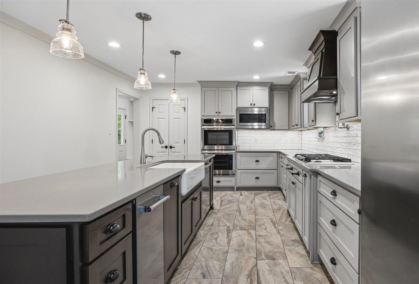 8970 FARMOOR RD, Germantown, Tennessee 38139, 6 Bedroom Bedrooms, 3 Room Rooms,4.1 BathroomBathrooms,Residential,For Sale,FARMOOR,0,10229456