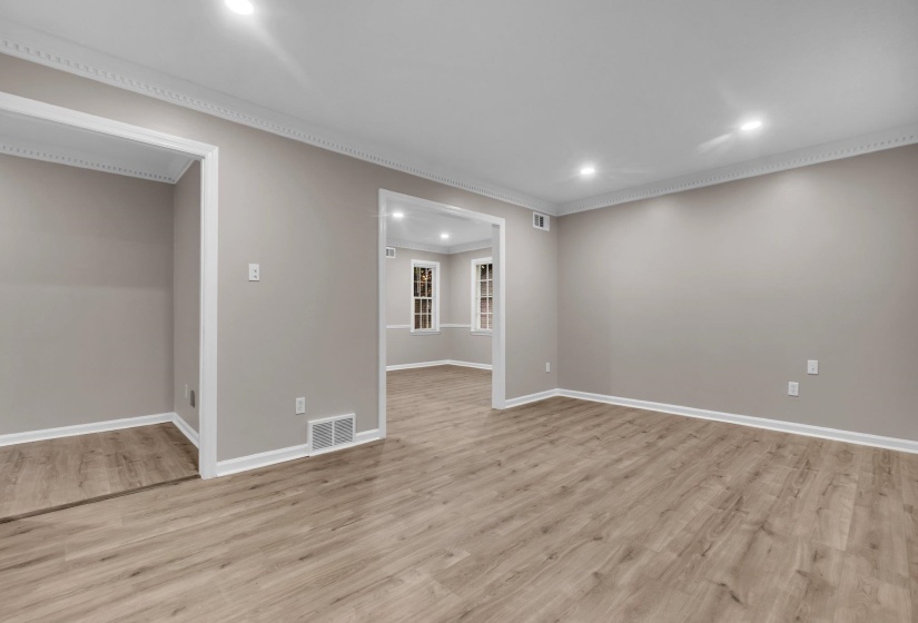 2355 HUNTINGTON FWY, Memphis, Tennessee 38016, 5 Bedroom Bedrooms, 9 Room Rooms,2.1 BathroomBathrooms,Residential,For Sale,HUNTINGTON,0,10229462
