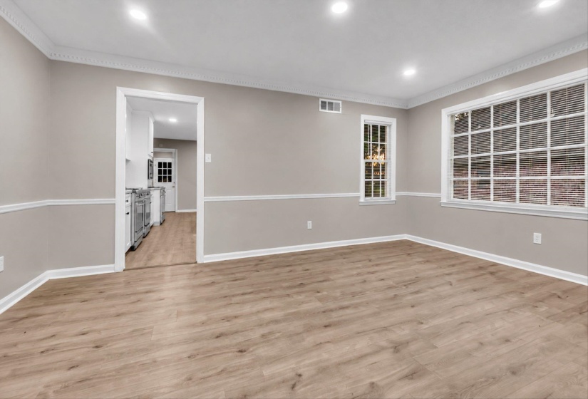 2355 HUNTINGTON FWY, Memphis, Tennessee 38016, 5 Bedroom Bedrooms, 9 Room Rooms,2.1 BathroomBathrooms,Residential,For Sale,HUNTINGTON,0,10229462