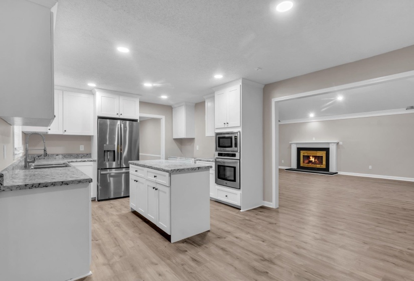 2355 HUNTINGTON FWY, Memphis, Tennessee 38016, 5 Bedroom Bedrooms, 9 Room Rooms,2.1 BathroomBathrooms,Residential,For Sale,HUNTINGTON,0,10229462